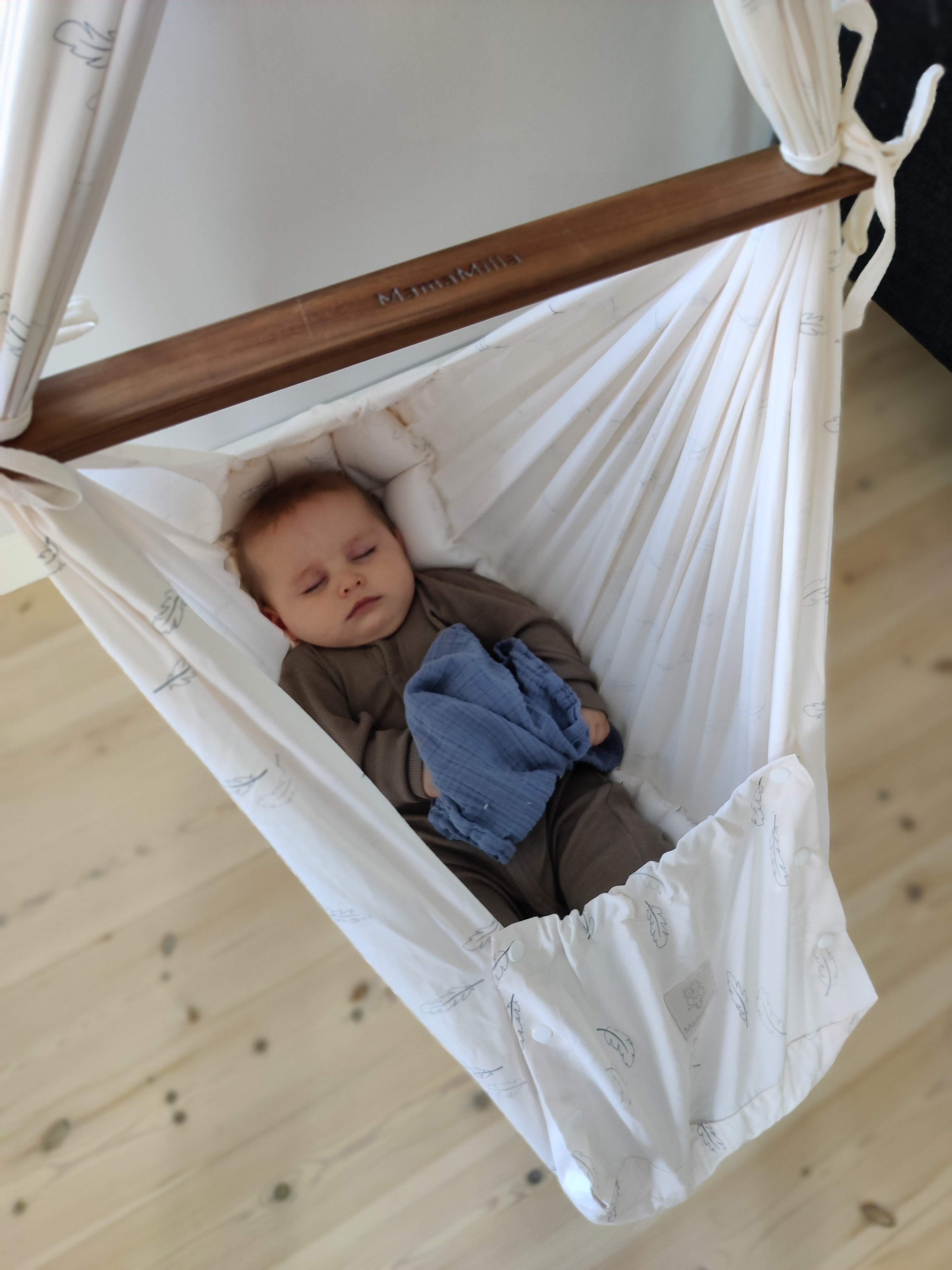 MamaMilla Slyngevugge - Blue feathers - Slyngevugge - MamaMilla