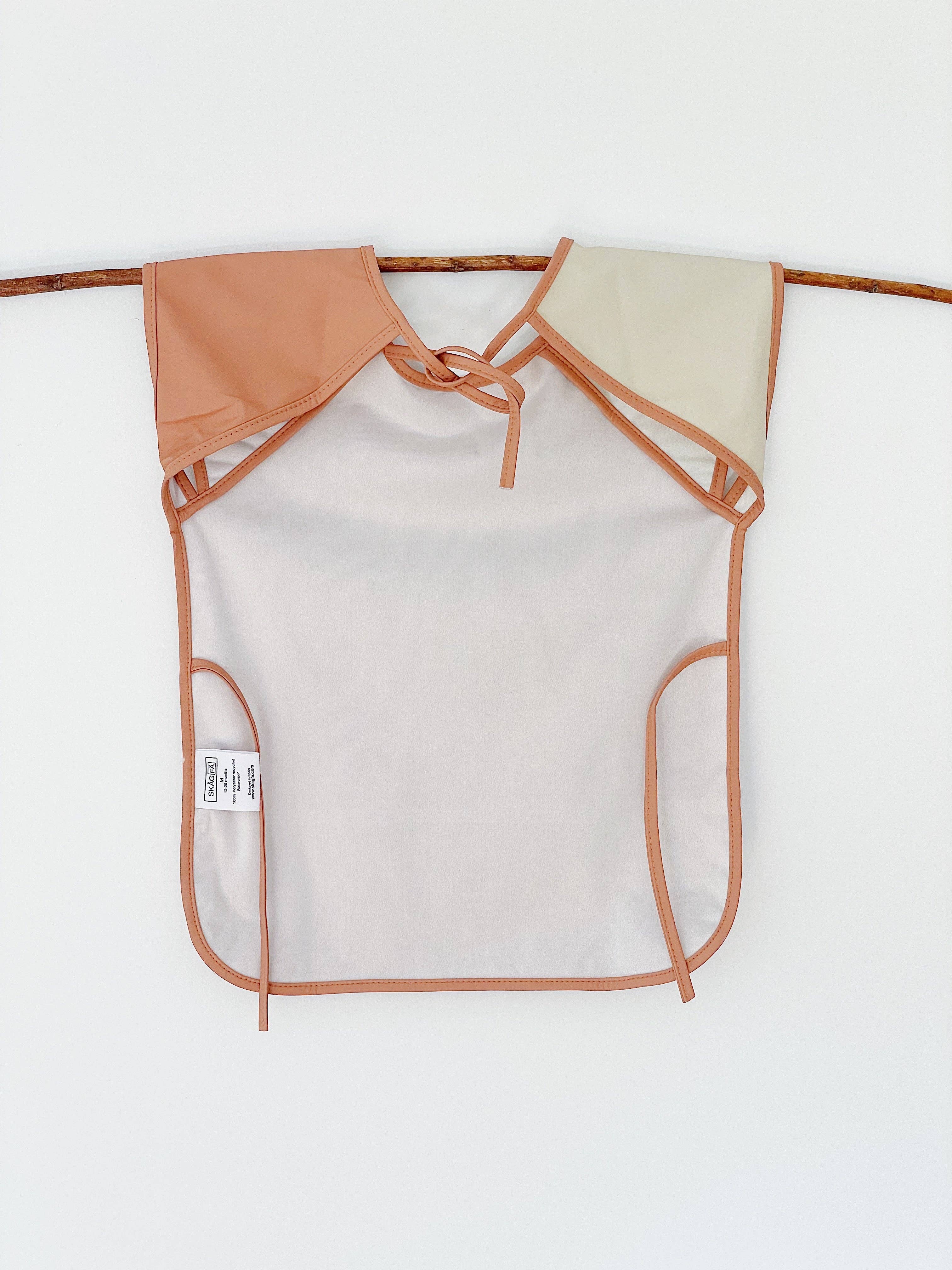 SKÅGFÄ Forklæde Uden Ærmer - 18-36+ mdr - Nature Terracotta - Forklæde - MamaMilla