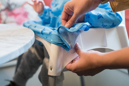 Tidy Tot Hagesmæk med Sugekop (korte ærmer) - Regnbue - Hagesmæk med ærmer - MamaMilla