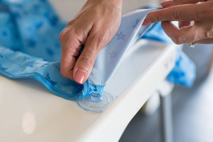 Tidy Tot Hagesmæk med Sugekop (korte ærmer) - Regnbue - Hagesmæk med ærmer - MamaMilla