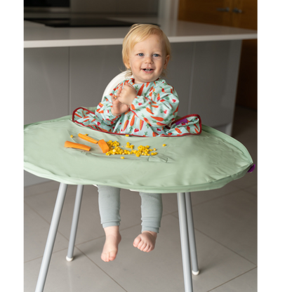 Tidy Tot Hagesmæk og Bakke - SÆT - Sage Grøntsager - Hagesmæk med ærmer - MamaMilla