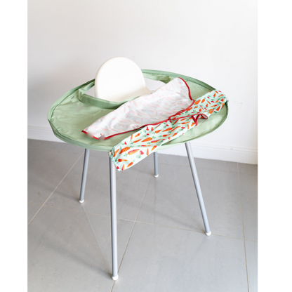 Tidy Tot Hagesmæk og Bakke - SÆT - Sage Grøntsager - Hagesmæk med ærmer - MamaMilla